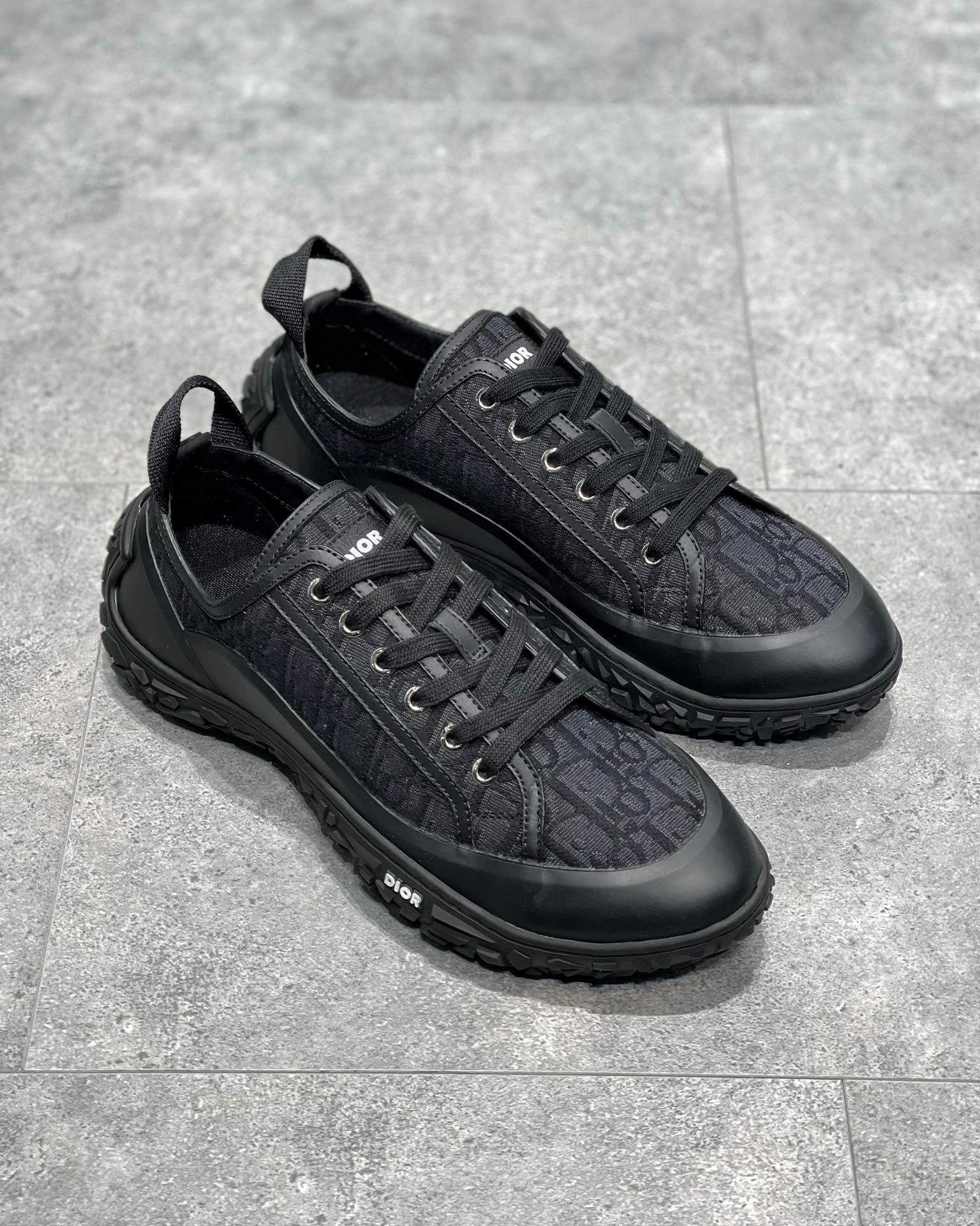DIO Sneakers