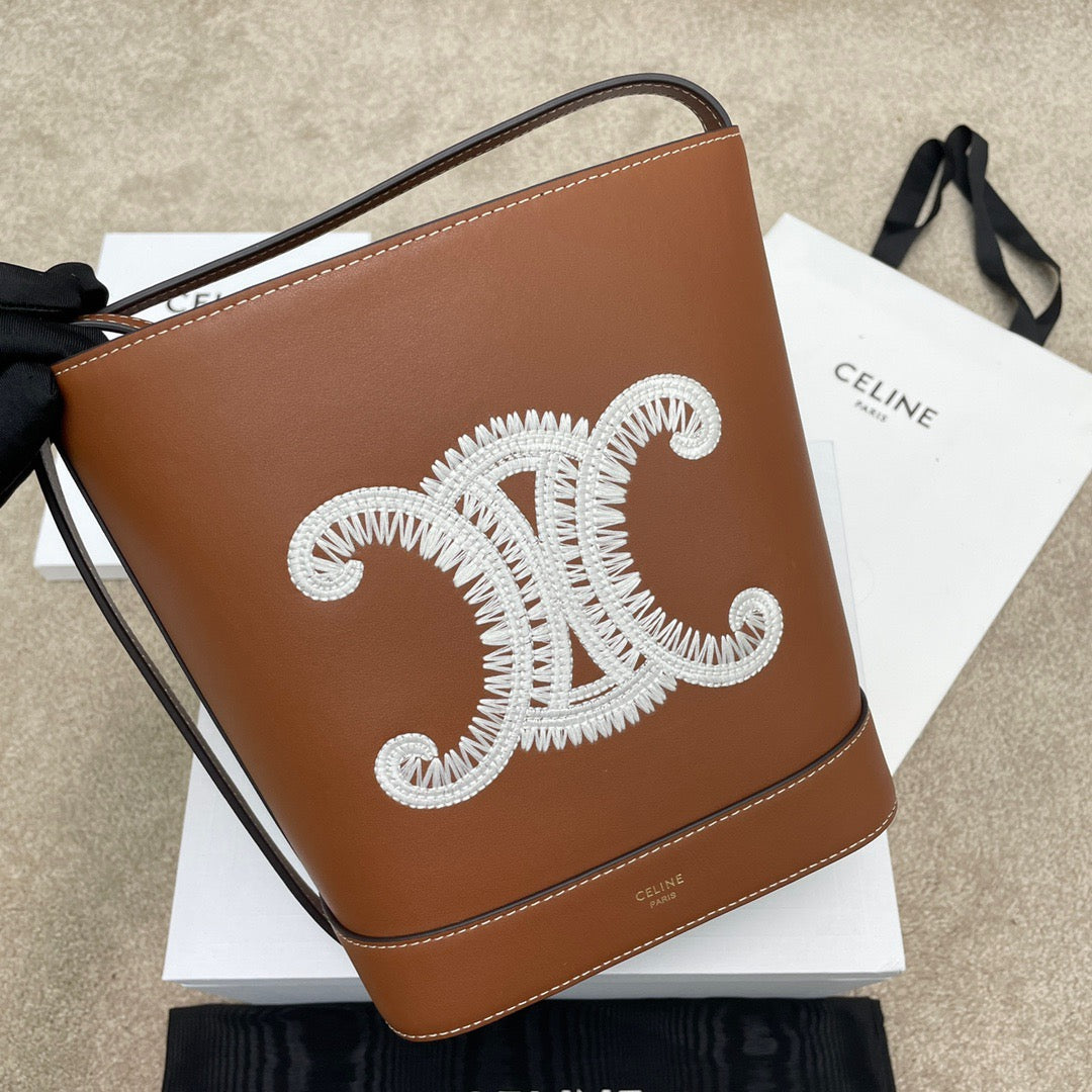 CEL Triomphe Bucket