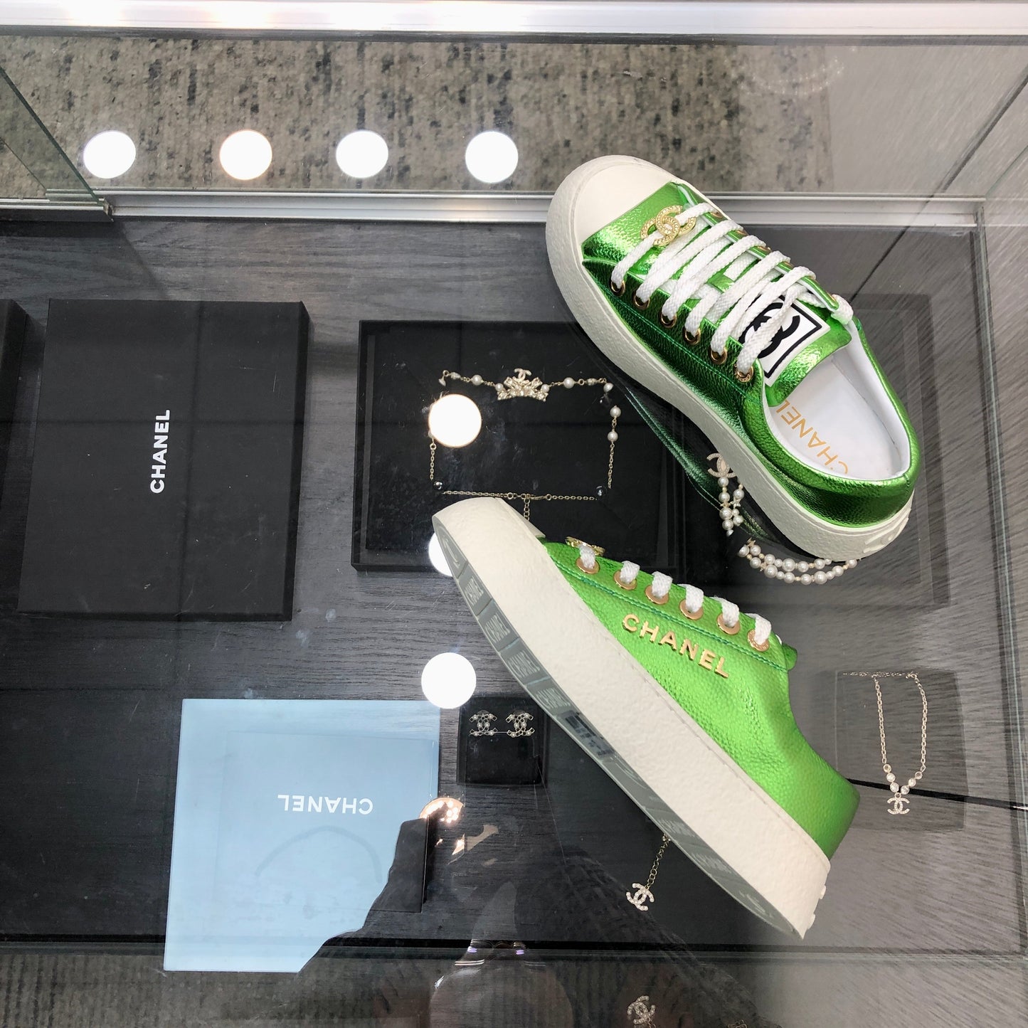 CASUAL SNEAKER IN EMERALD GREEN METALLIC LAMBSKIN WITH GOLD LOGO