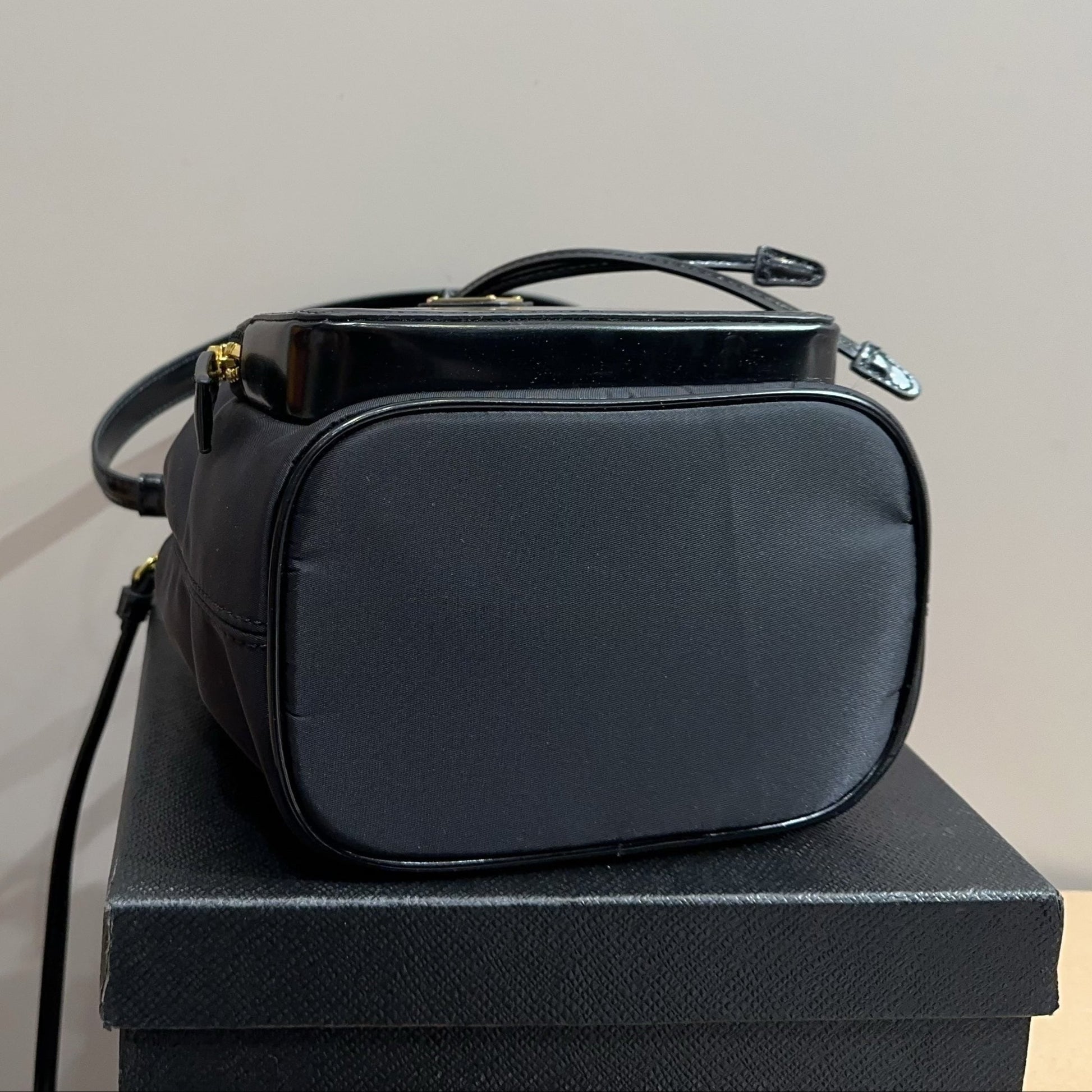 BUCKET BAG 22 IN BLACK RE-NYLON AND CALFSKIN HANDLE