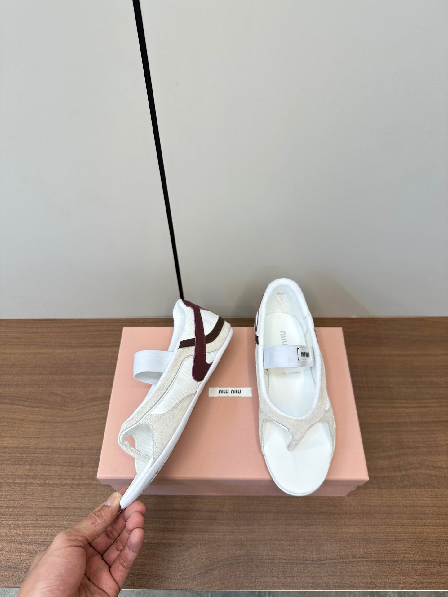 THONG SANDALS IN BEIGE SUEDE MIX WHITE TECH FABRIC