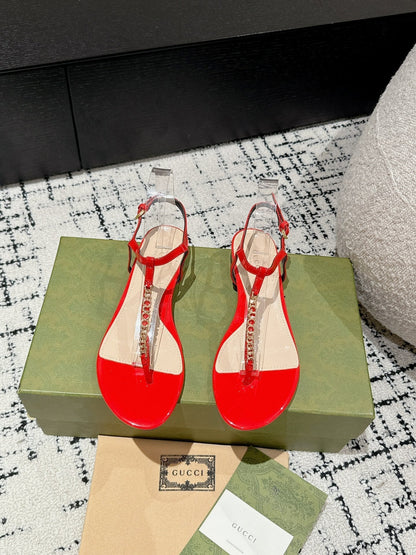 THONG SANDAL IN CANDY RED CALFSKIN WITH GOLD HARDWARE