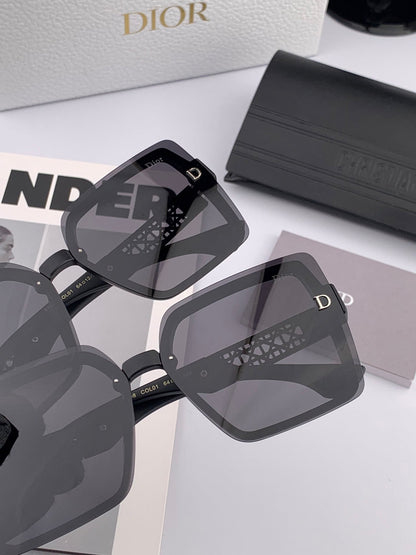 MONTAIGNE SUNGLASS CD1086 IN ACETATE