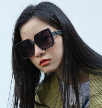 MONTAIGNE SQUARE SUNGLASS CD7129 IN ACETATE
