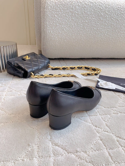 PUMP ROUNG TOE IN BLACK SHEEPSKIN