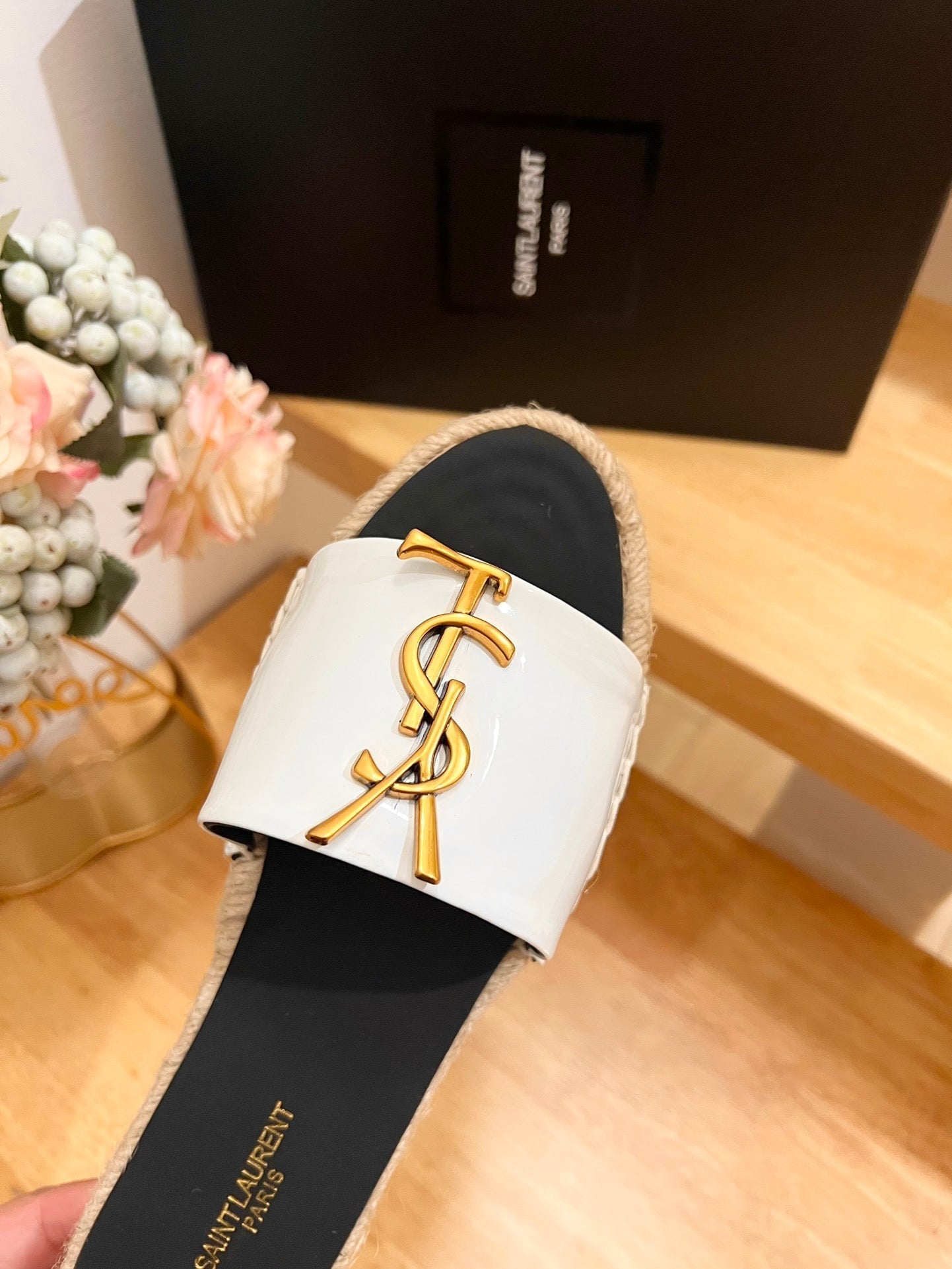 SL YVES LOGO SLIPPER BLACK AND WHITE CALFSKIN