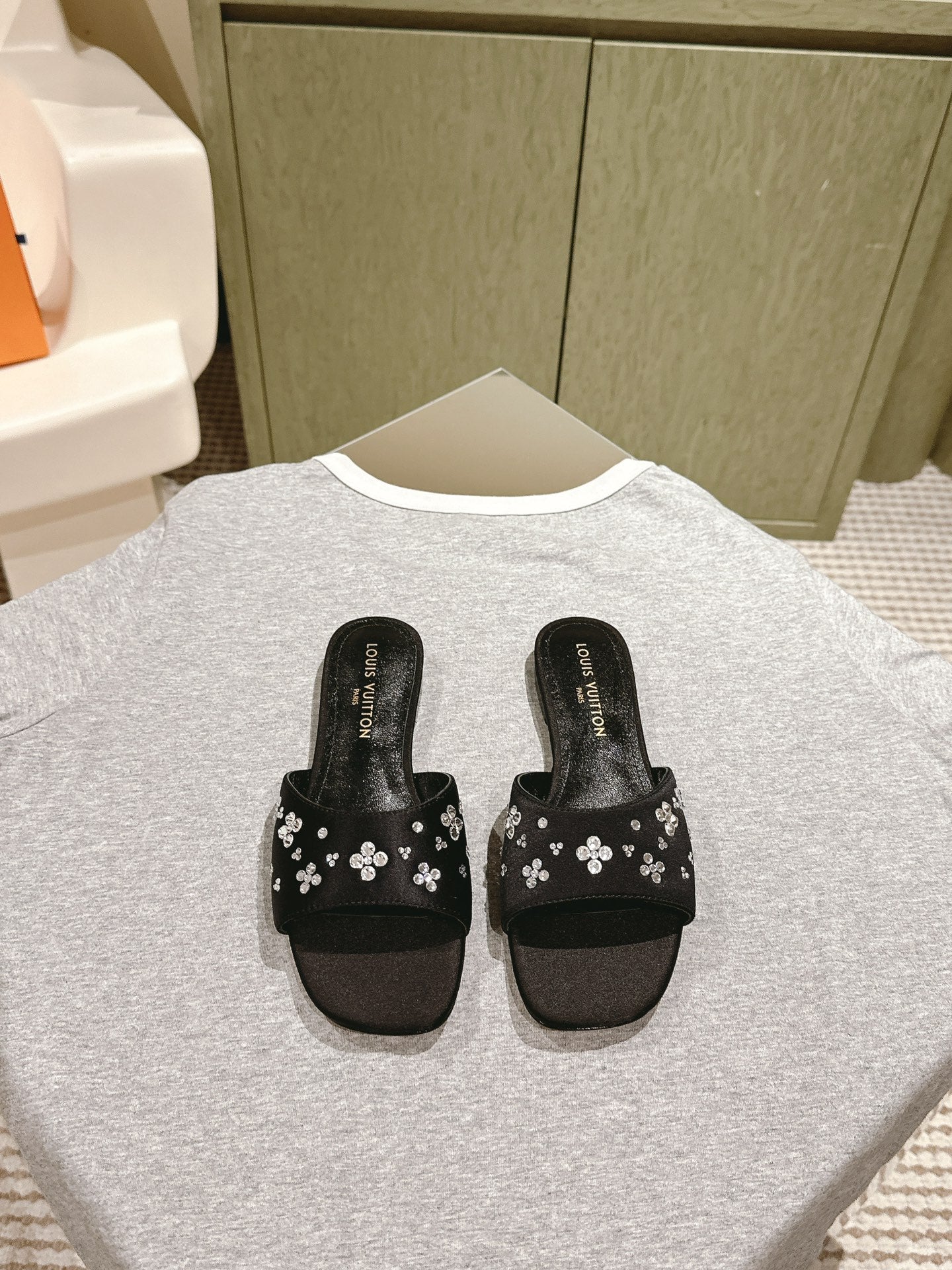 LV WOMEN FLAT MULE IN BLACK SATIN WITH RHINESTONE