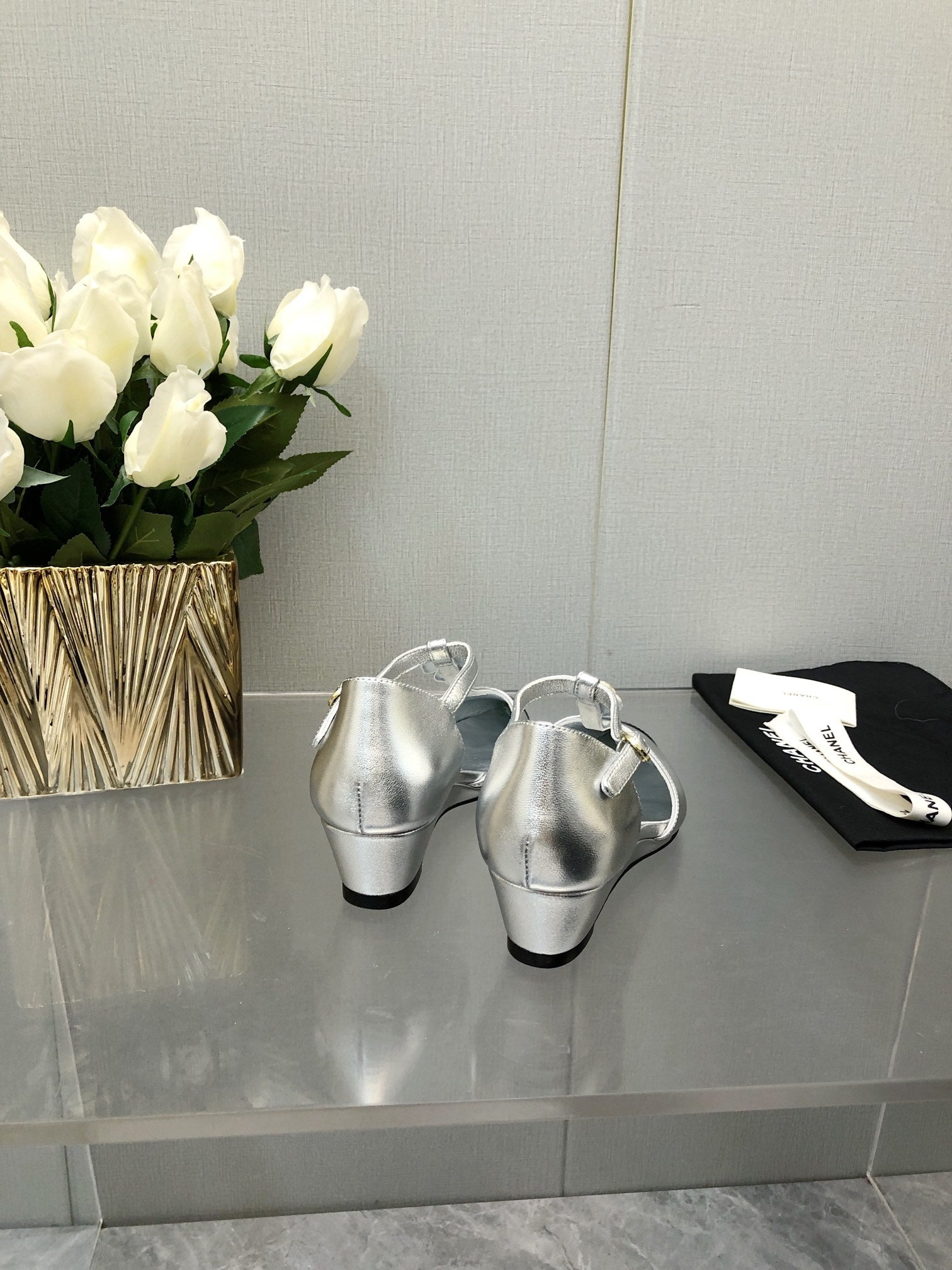 CAMELLIA CAP JANE SANDALS IN SILVER MIX BLACK LAMBSKIN