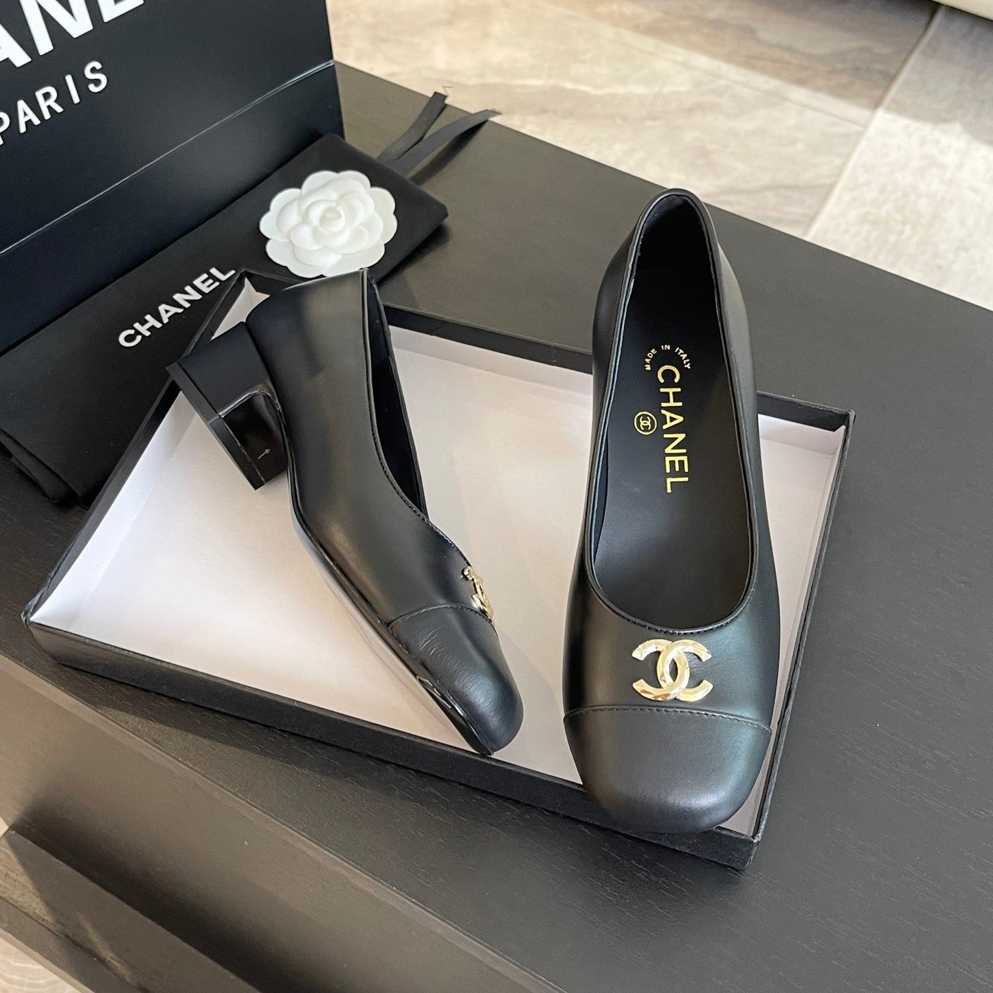 CC PUMP BLACK CALFSKIN