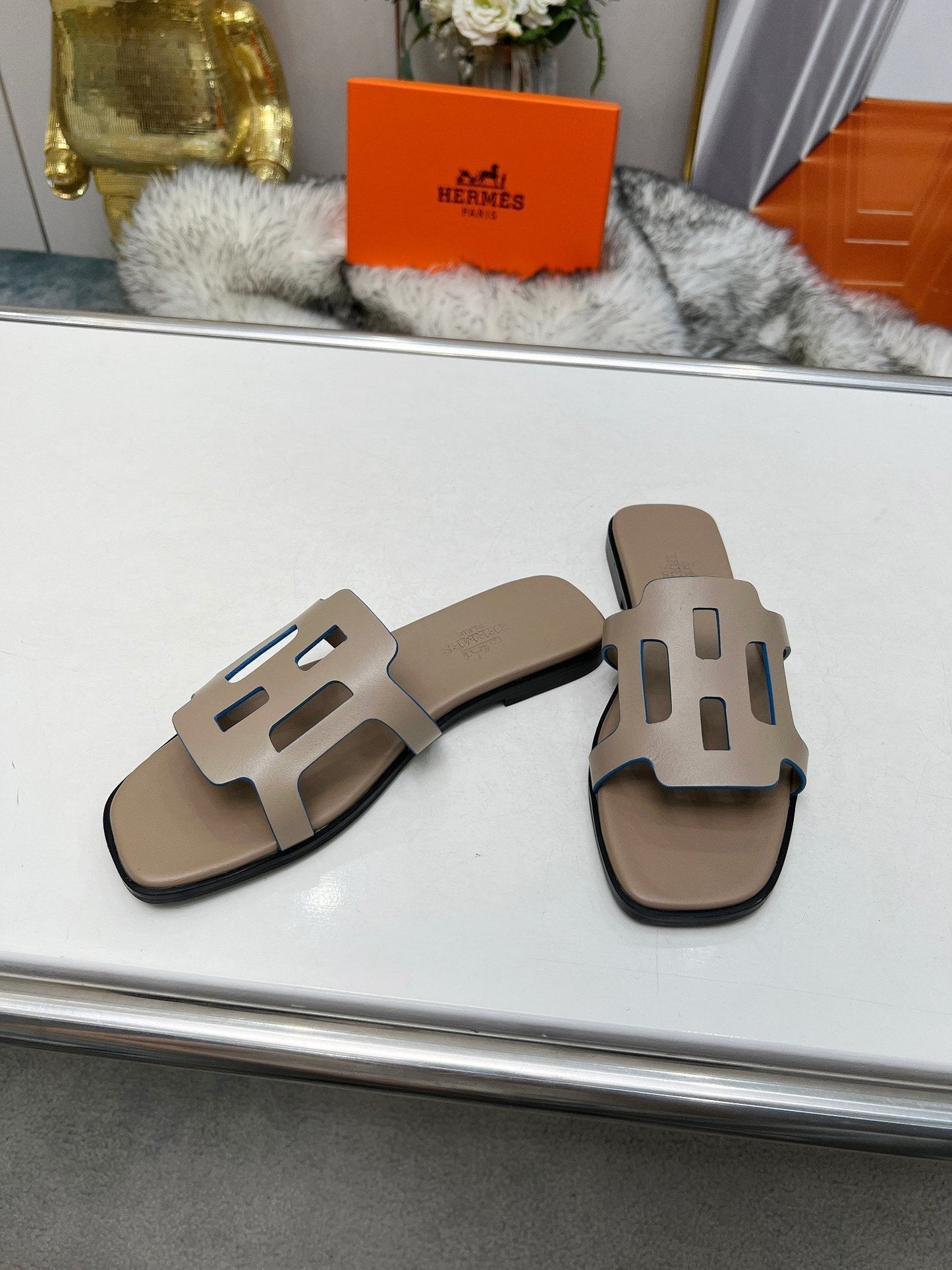 FLATFORM SANDAL LIGHT GRAY CALFSKIN