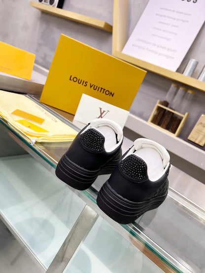 LV WOMEN GROOVY PLATFORM IN BLACK EMBOSSED CALFSKIN