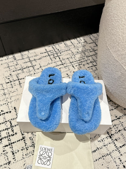 LW SHEARLING THONG SLIPPER IN LAPIS