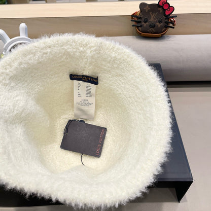BUCKET HAT IN WHITE RABBIT FUR 404834