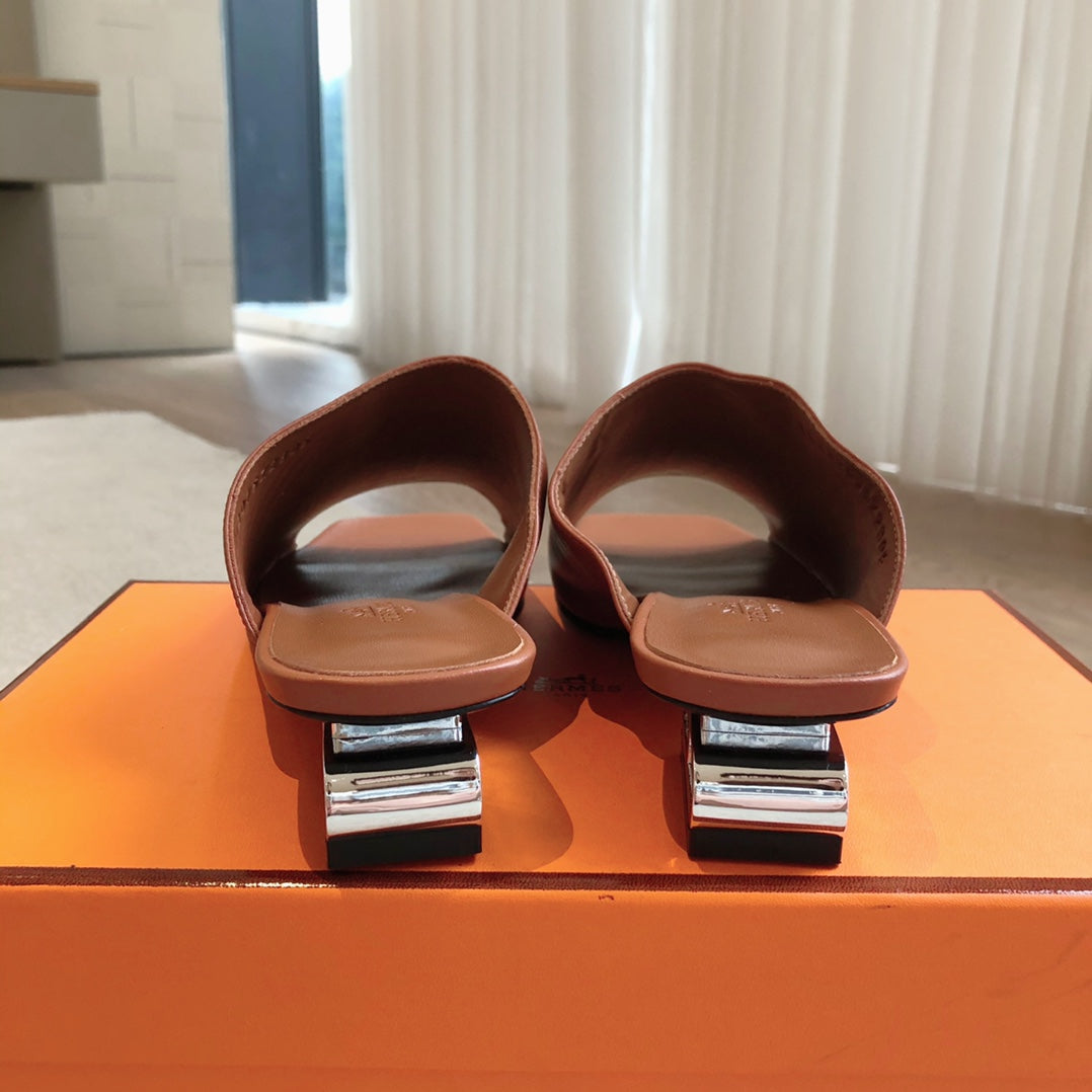 ICONIQUE 25 SANDAL CARAMEL CALFSKIN