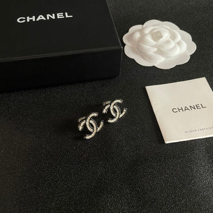DOUBLE C STUD EARRINGS IN SILVER METAL WITH BLACK OUTLINE AND CRYSTALS INSIDE