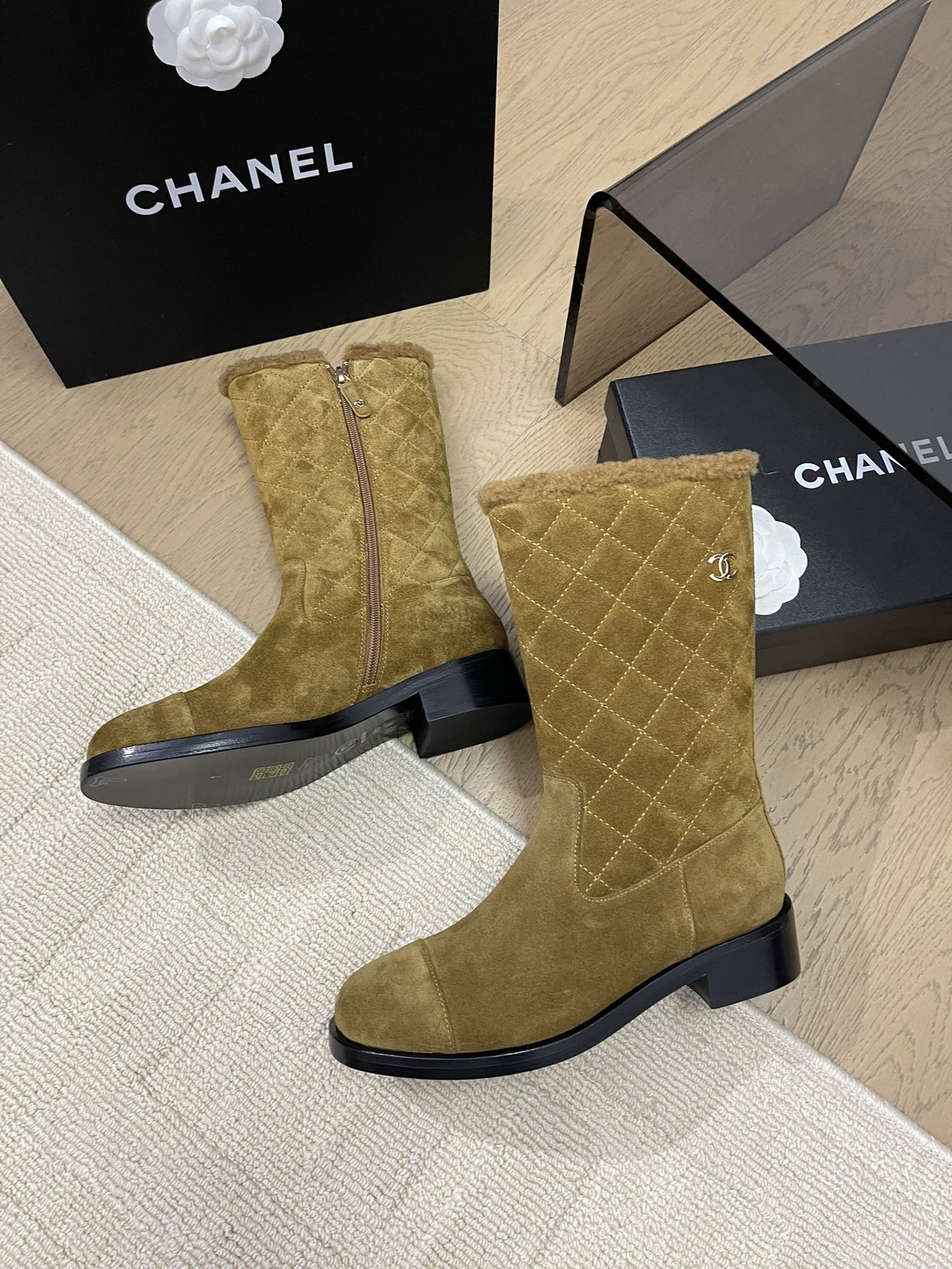 ANKLE BOOTS IN GOLDEN BROWN SUEDE 963150