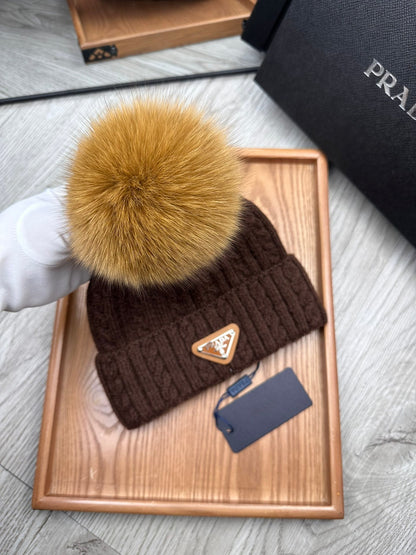 BEANIE HAT IN CHOCOLATE BROWN WOOL 352364