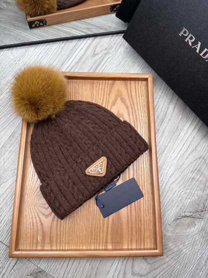 BEANIE HAT IN CHOCOLATE BROWN WOOL 352364