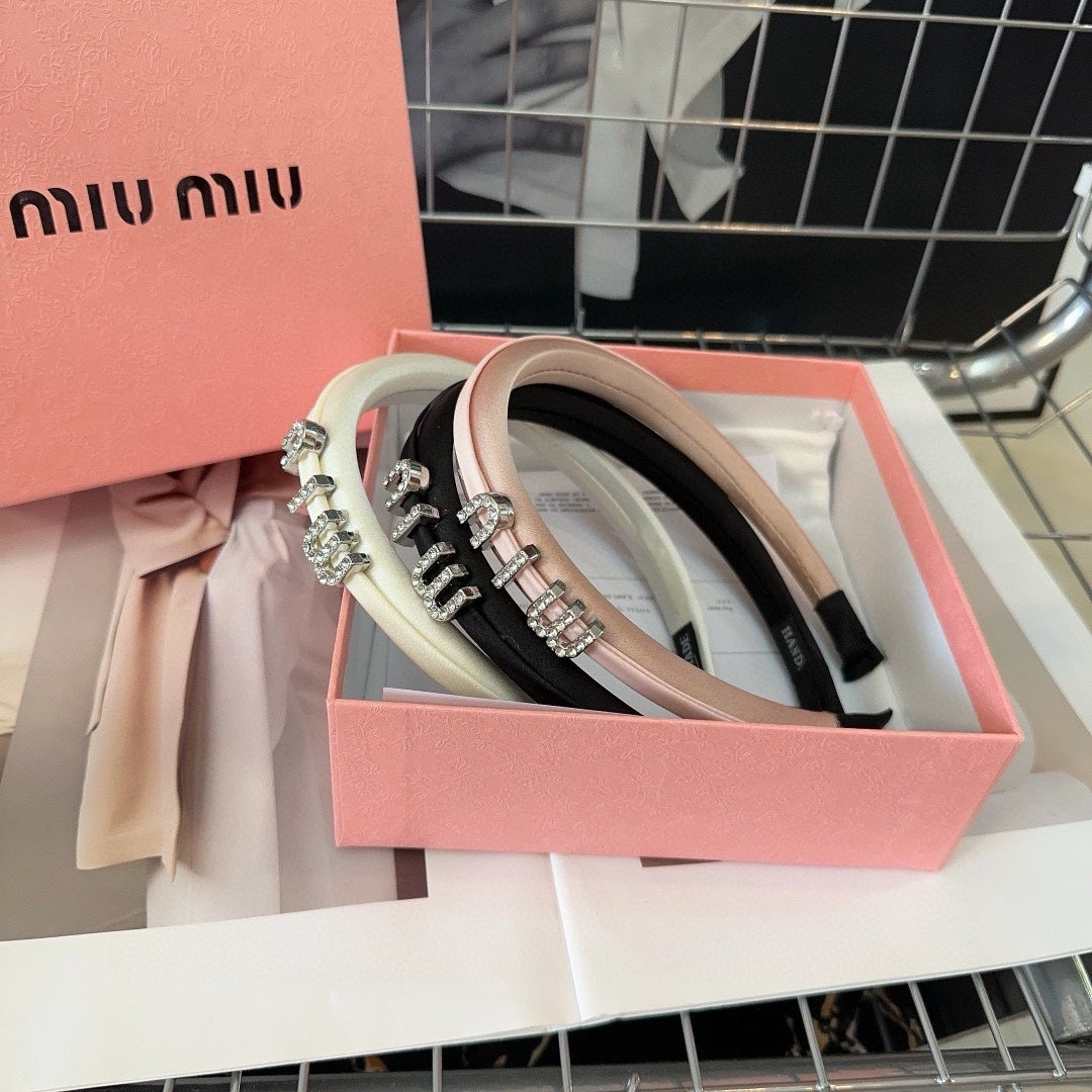 SILK HAIRBAND ATTACHED CRYSTAL LOGO WHITE 196475