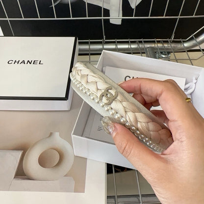 WHITE FABRIC HAIRBAND WITH PEARL CHAIN 412527