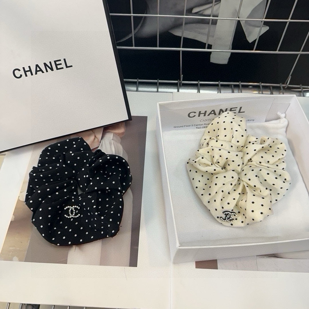 BLACK DOT FABRIC SCRUNCHIE 418926