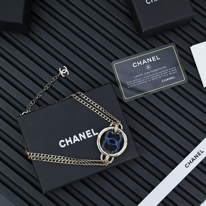 CHAIN CHOKER IN GOLD-PLATED METAL WITH ENAMEL COLORS AND ROUND LOGO PENDANT