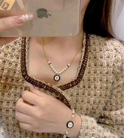 CLASSIC CC PEARL CHAIN NECKLACE WITH IMITATION PEARLS BLACK RESIN