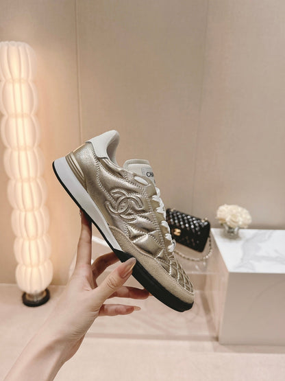 SNEAKERS IN GLOSSY GOLDEN LAMBSKIN