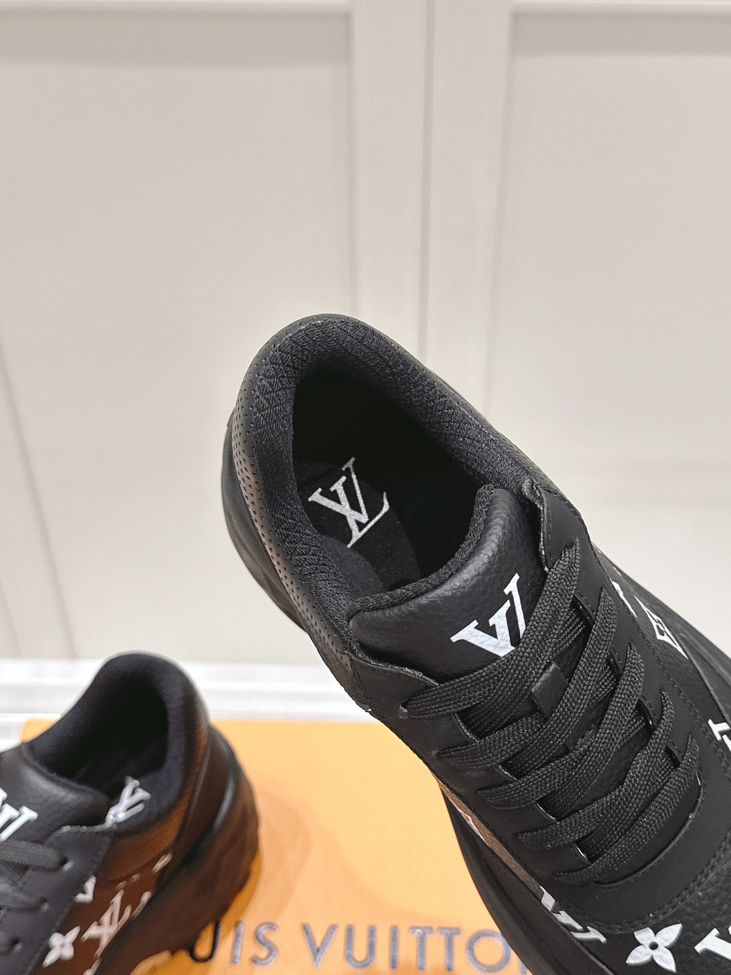 RUN AWAY SNEAKER IN BLACK MIX WHITE CALFSKIN