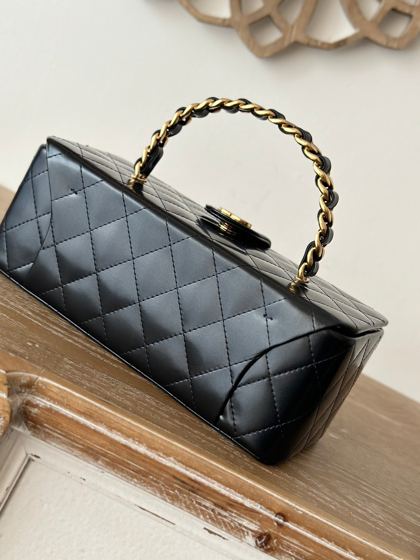 VINTAGE COSMETIC BAG 22 IN BLACK SHINY CALFSKIN GOLD HARDWARE