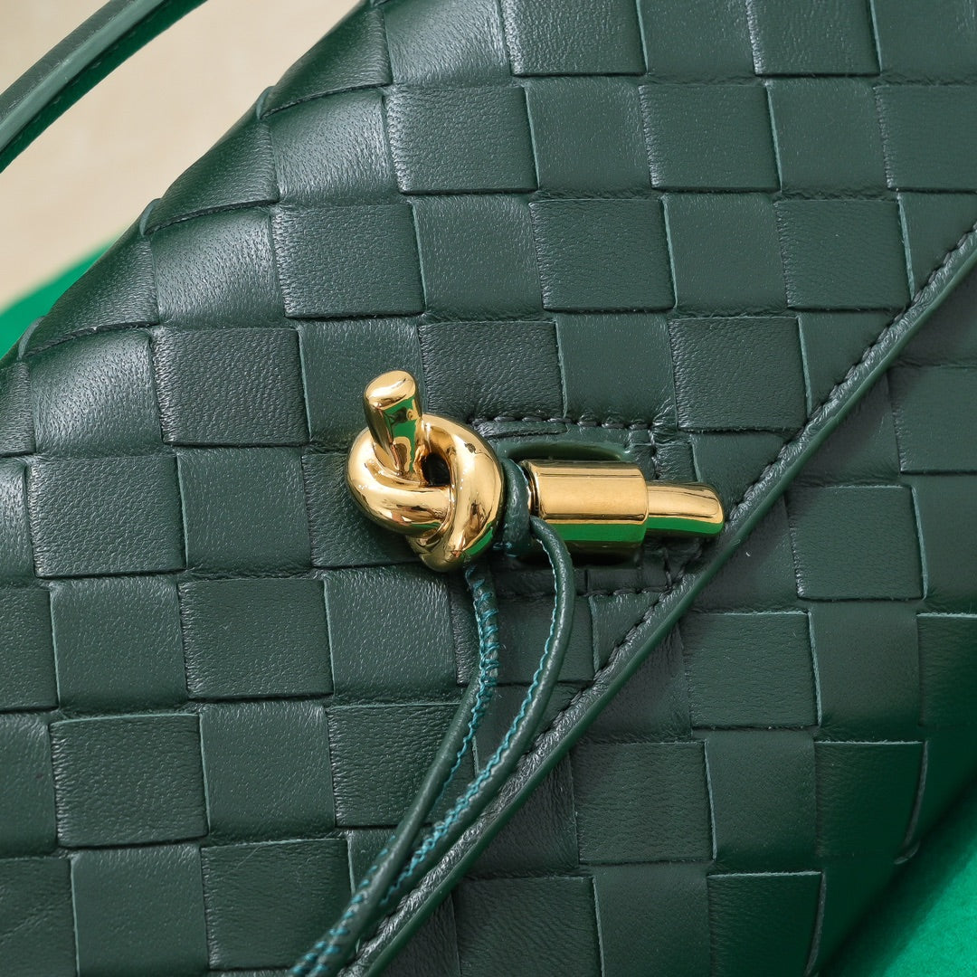 BV Long Clutch Andiamo 31 Dark Green Leather Ghw