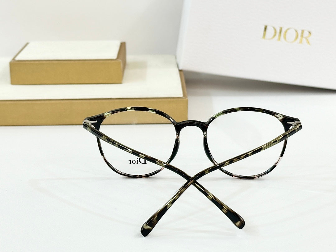 MONTAIGNE SUNGLASS CD S17F IN ACETATE