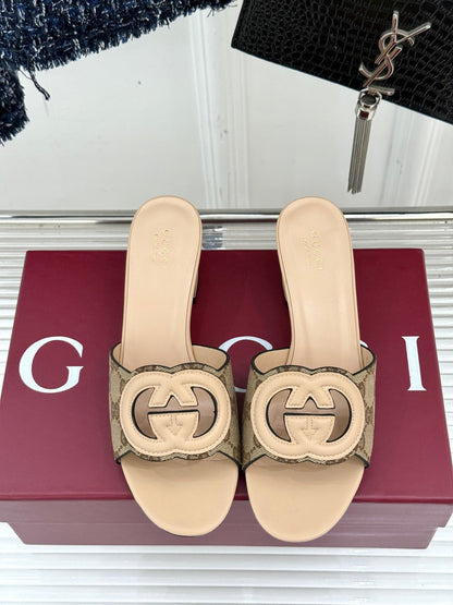 MID-HEEL MULE IN BEIGE CALFSKIN AND FABRIC