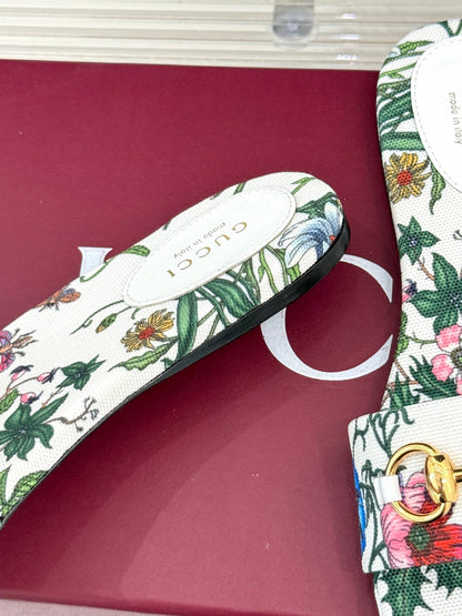 SLIDE SANDALS IN WHITE FABRIC FLORAL AND LEAF PRINT