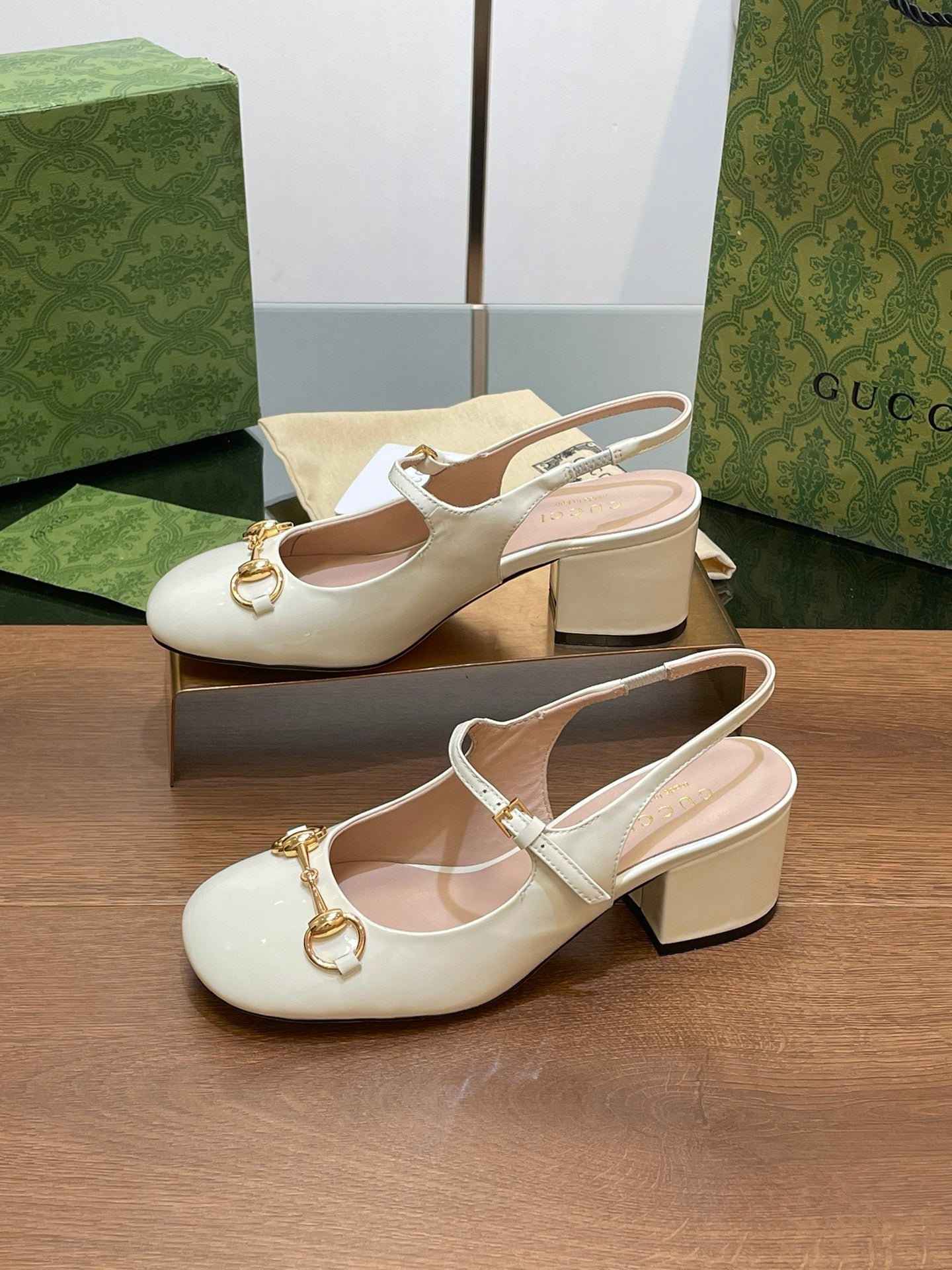 GG HORSEBIT PUMP WHITE LAMBSKIN