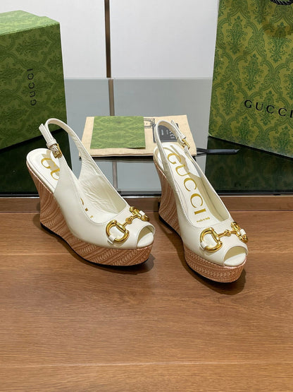 GG WEDGE PLATFORM IN WHITE CALFSKIN WITH GOLD HARDWARE