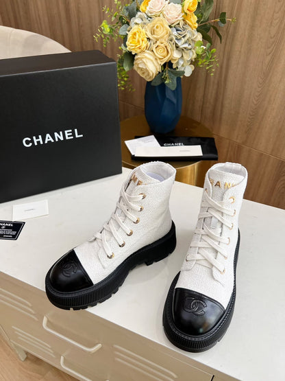 SHORT BOOTS IN WHITE TWEED AND BLACK CALFSKIN