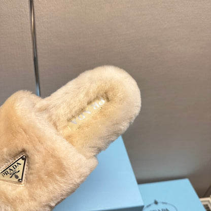 THICK-SOLED FUR SLIDES TUSCAN BEIGE WITH TRIANGLE LOGO