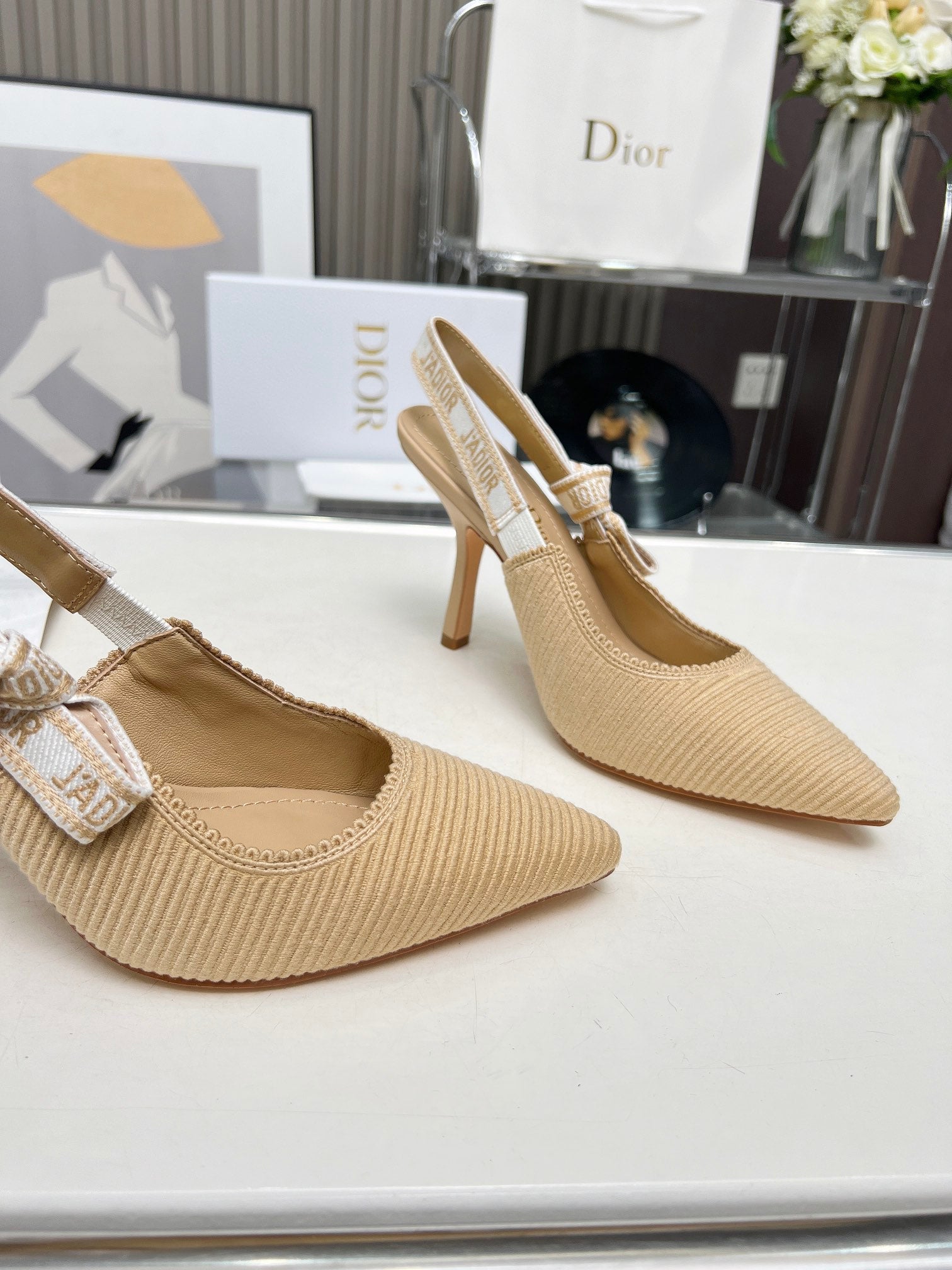 J'ADIOR SLINGBACK PUMP NATURAL RAFFIA AND BEIGE EMBROIDERED COTTON 10 CM