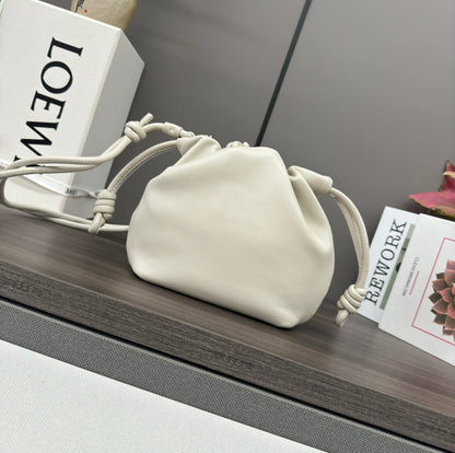 LOE 23 FLAMENCO PURSE BUCKET IN WHITE LAMBSKIN