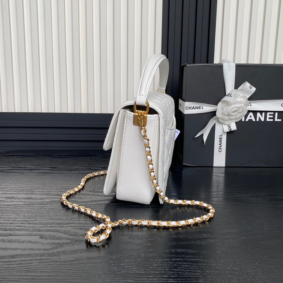 RETRO STYLE FLAP BAG 22 IN WHITE GRAINED CALFSKIN GOLD HARDWARE
