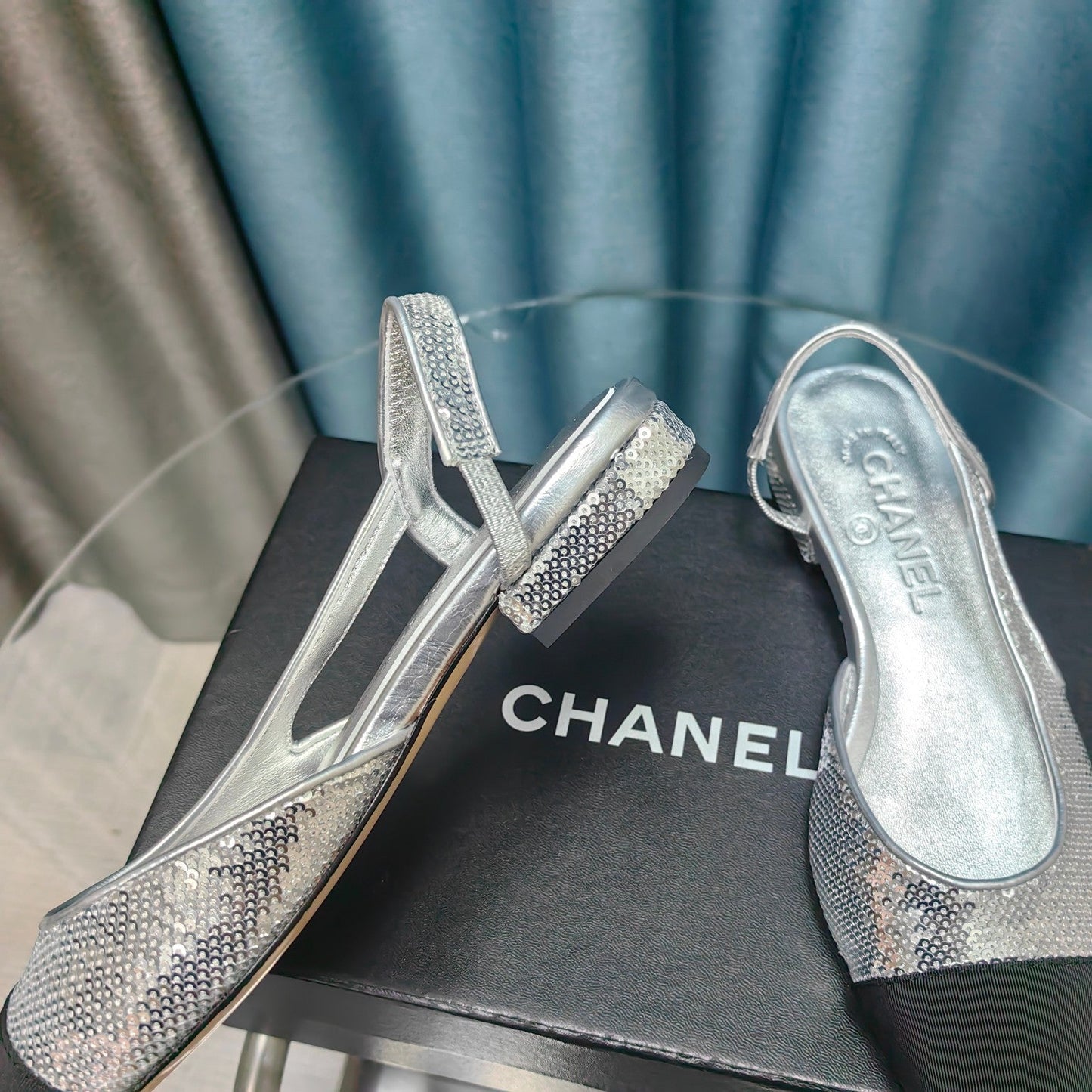 SLINGBACKS IN GLITTER SILVER LAMBSKIN