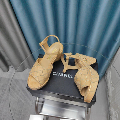 THICK-SOLED WEDGE SANDALS IN BEIGE CREAM SUEDE
