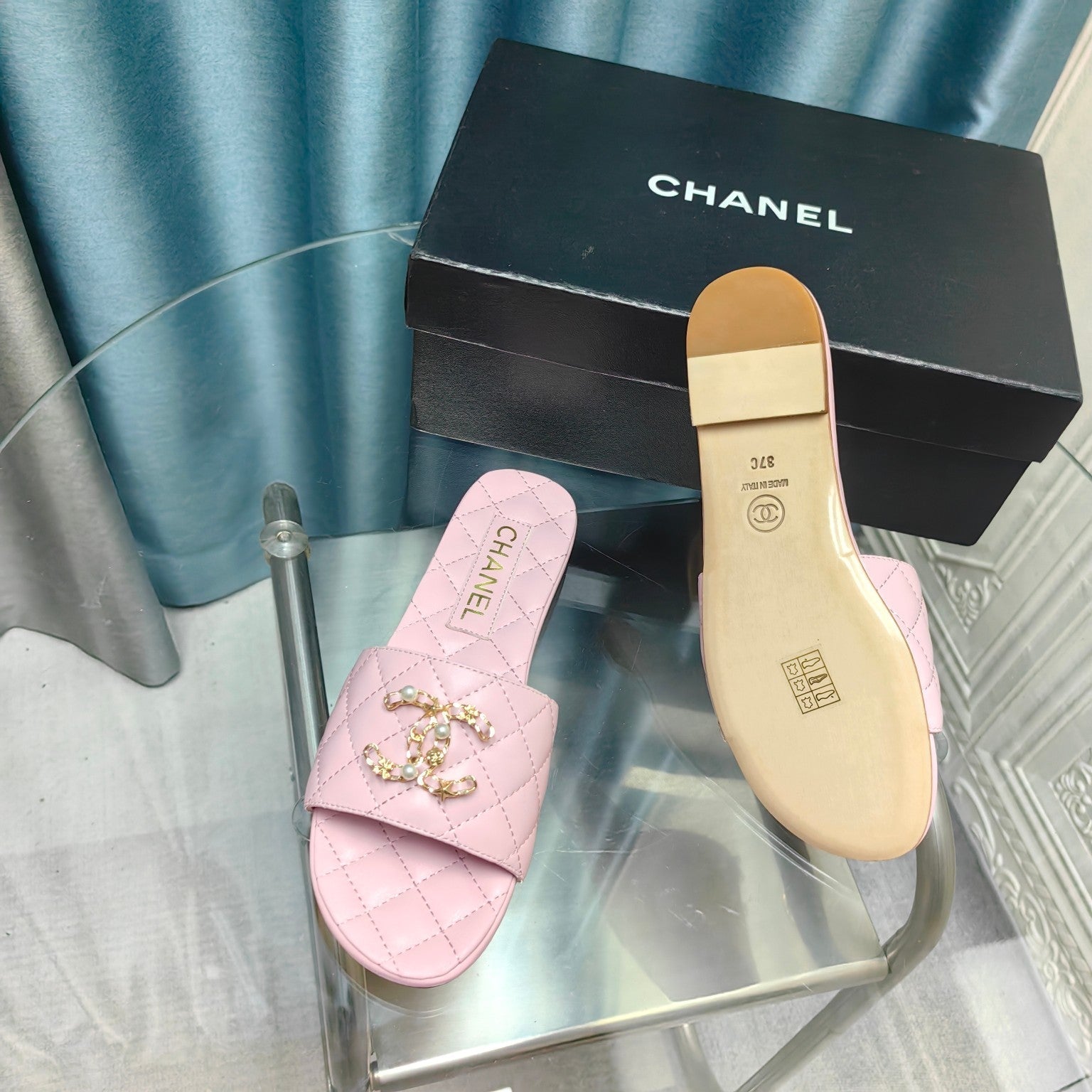 QUILTED SLIPPERS LIGHT PINK SHEEPSKIN
