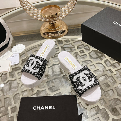 WEDGE PLATFORM IN BLACK FABRIC WITH WHITE LOGO