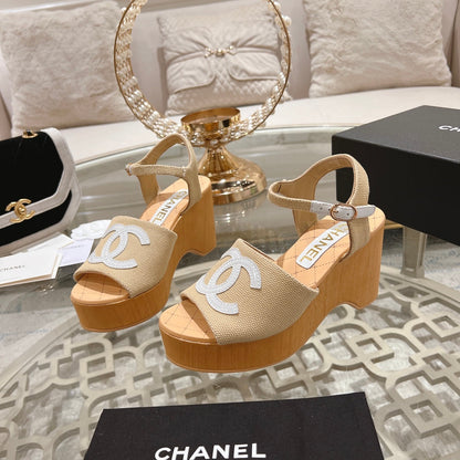 WEDGE SANDALS IN BEIGE CREAM LAMBSKIN WITH WHITE LOGO