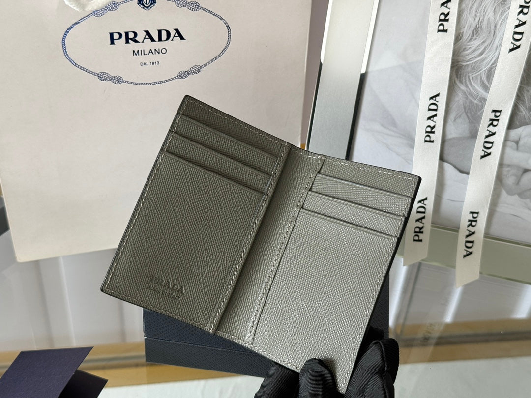 EMBOSSED LOGO WALLET 11 IN FINCH GREEN CALFSKIN