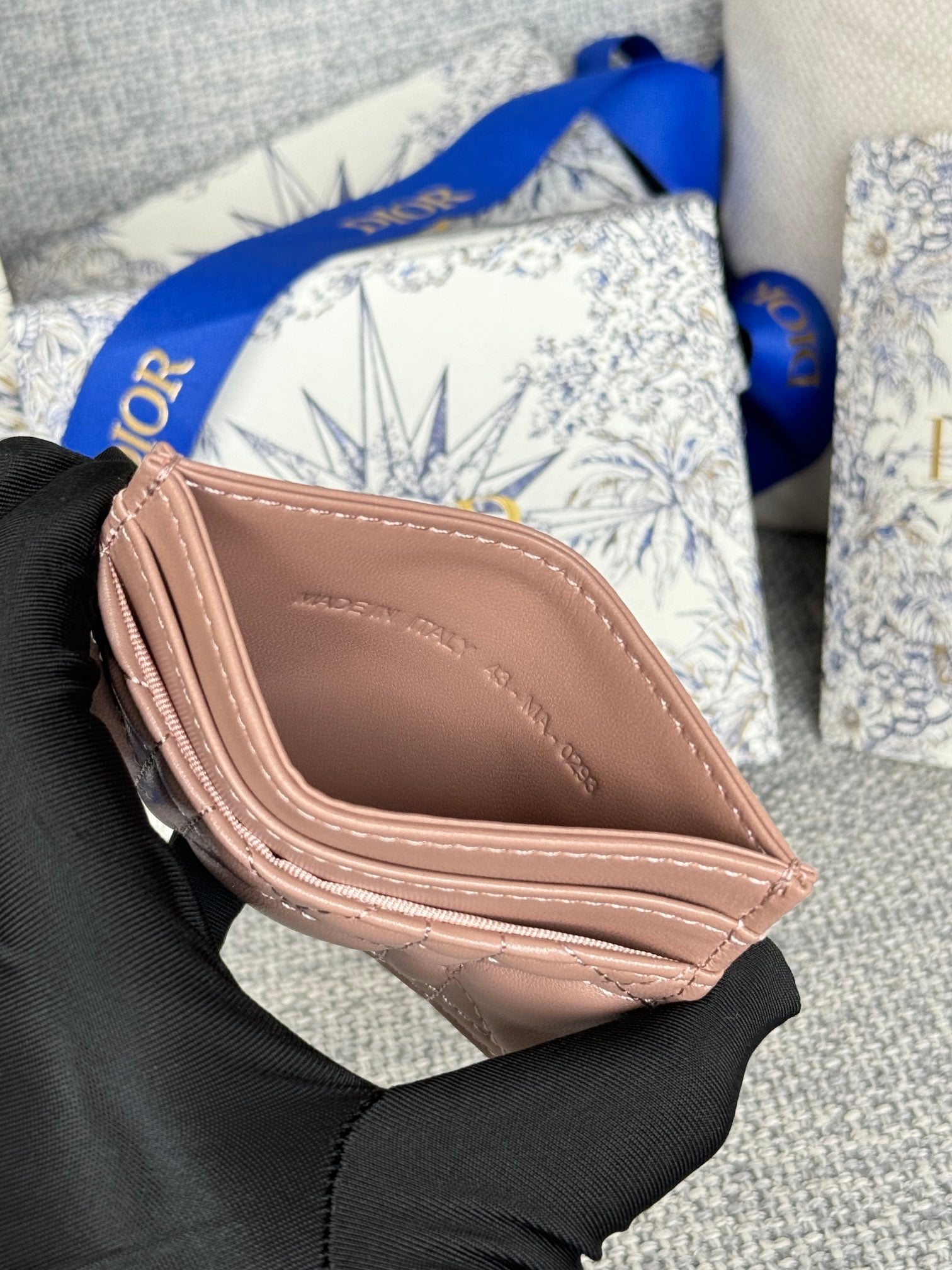 CARO FREESIA CARD HOLDER 10 IN BABY PINK CANNAGE CALFSKIN