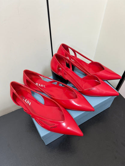 BRUSHED CUT-OUT BALLERINA FLAT IN RED CALFSKIN