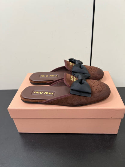 BOW MULES IN CHOCOLATE SUEDE